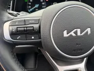 Kia Sportage 1.6 T-GDi PHEV DynamicPlusLine | Zeer nette auto | Open dak | Stoel & stuur verwarming | Apple CarPlay & Android Auto | Fabrieksgarantie t/m 6-2032 |