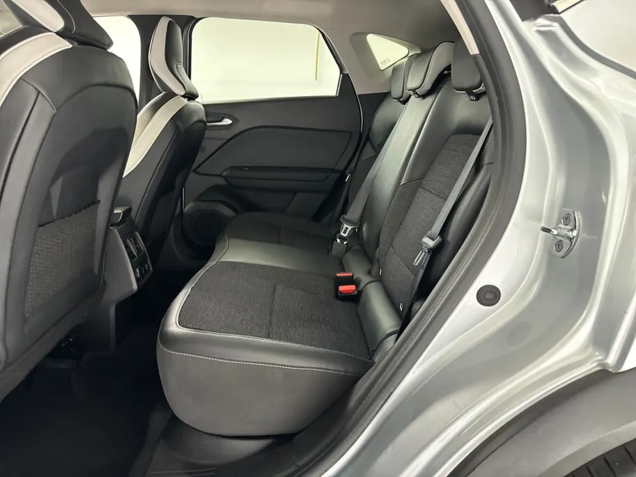 Renault Captur 1.6 E-Tech PHEV 160 Intens | Groot Scherm + Navigatie | Parkeercamera | Cruise Control