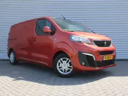 Peugeot Expert 227S 2.0 BlueHDI 180 Premium Pack | Trekhaak | Navi | Camera | Dodehoek detectie | Automaat | PDC | Airco | Cruise | Betimmerd | Betonplex vloer |