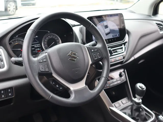 Suzuki S-Cross 1.4 BoosterJet Style Hybrid AdaptiveCruise | Carplay | 360 camera