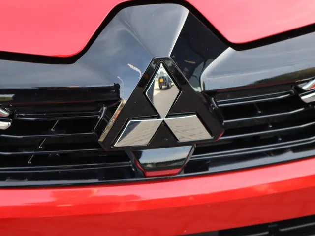 Mitsubishi Colt 1.6 HEV Intense+ Adaptive Cruise | Keyless | All Seasons