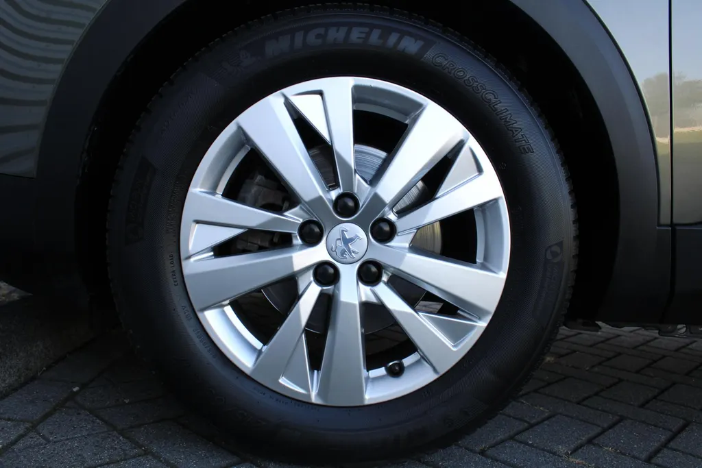 Peugeot 5008 1.2 PureTech Blue Lease Executive | Navi | Airco | 7 zits | Cruise | Camera | 17" LM |