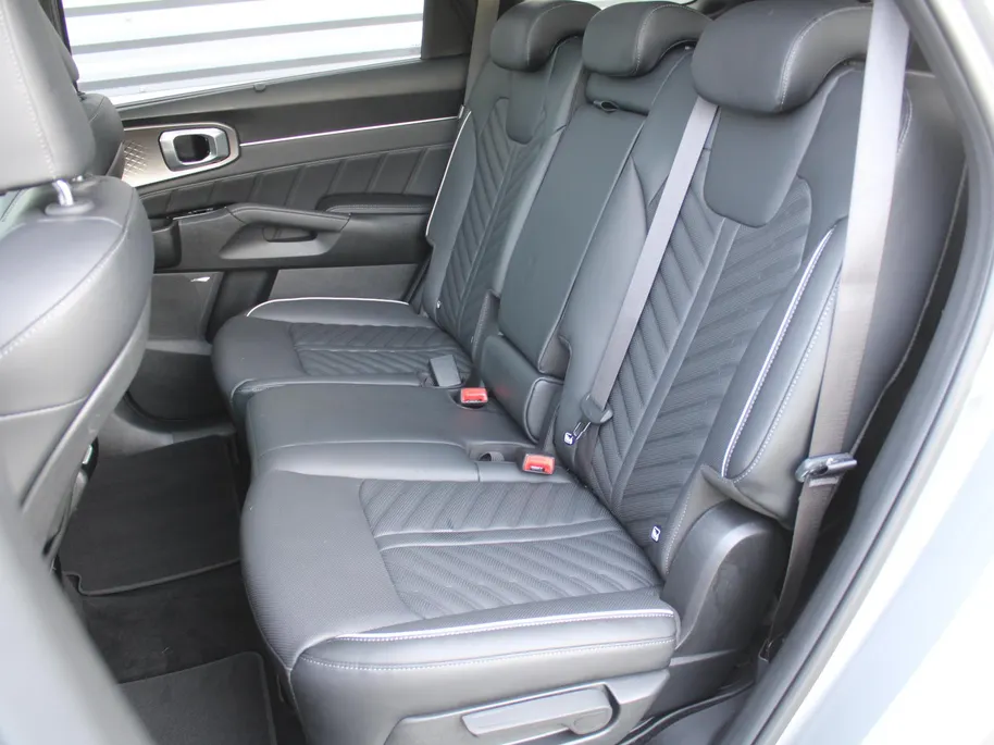 Kia Sorento 1.6 T-GDi Plug-in Hybrid 4WD ExecutiveLine 7p | Stuur-/stoelverwarming + ventilatie | Schuifdak | Leer | 360 Camera | Elek. stoelverst. | HUD | LED | 19' LM |