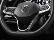 Volkswagen Golf variant Life Edition 1.5 eTSI 116 pk 7 versn. DSG · Achteruitrijcamera · draadloze telefoonlader · Trekhaak inklapbaar, met elektrische ontgrendeling ·