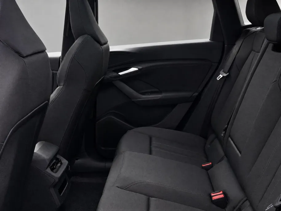 Audi Q6 e-tron S edition performance 100 kWh 306 PK · Tech pro · Glazen panoramadak · Trekhaak elek. wegklapbaar · Optiekpakket zwart