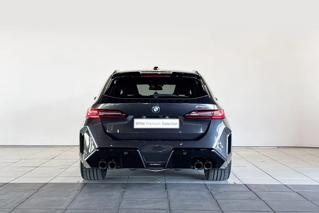 BMW M5 Touring M Drive Professional
