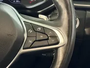 Renault Captur 130PK TCe Initiale Paris Automaat | 1e eigenaar | 360 Camera | Stoelverwarming | Navi | Apple CarPlay/Android Auto | Leder | Adaptive Cruise Control | Climate Control | Full LED | Lichtmetalen Velgen |