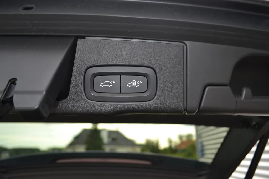 Volvo XC60 2.0 T8 PLUG-IN HYBRID AWD ULTIMATE