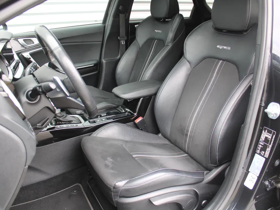 Kia ProCeed 1.5 T-GDi GT-Line | Trekhaak | Schuifdak | Stuur-/stoelverwarming | Camera | Dodehoek detectie | Telefoonlader | Cruise adapt. | 17' LM | LED |