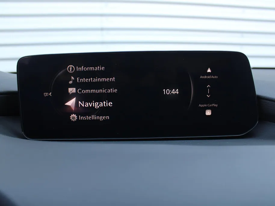 Mazda 3 2.0 e-SkyActiv-X M Hybrid 186 Homura | Stoelverwarming | Camera | Dodehoek detectie | HUD | 18' LM | LED | Cruise adapt. |