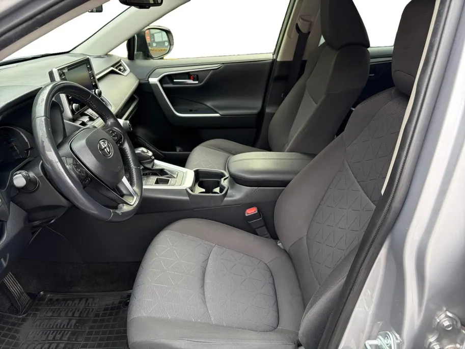 Toyota RAV4 2.5 Hybrid Active Trekhaak afneembaar , climate , navi , cruise , camera , lm velgen .