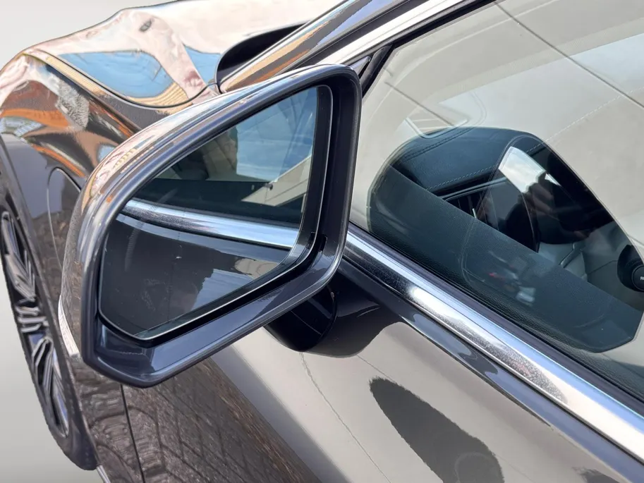 Volvo V60 2.0 T6 Recharge AWD R-Design | 1e Eigenaar | Achteruitrijcamera | Dodehoek detectie | Elektr. Stoelen met geheugen | Stoelverwarming | 12 maanden garantie! |