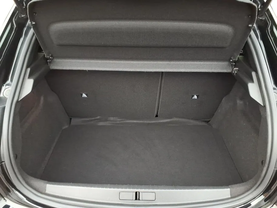 Peugeot 208 1.2 PureTech 75 Style Navigatie | PDC | 5512 km`s zo goed als nieuw met fabriek garantie