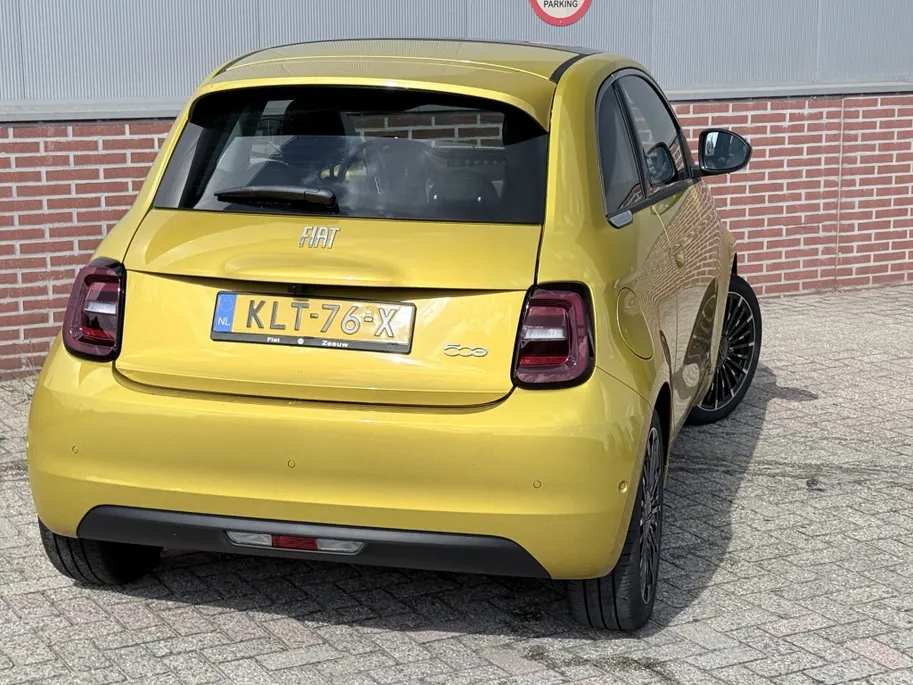 Fiat 500e ICON 42 kWh | Pano | Camera | Winter | 17'