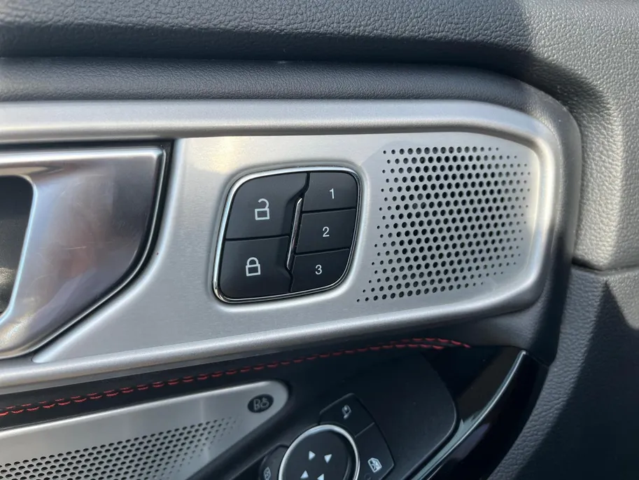 Ford Explorer 3.0 V6 EcoBoost PHEV ST-Line 7p. | Dealer Onderhouden | Panoramadak | 360 Graden Camera | All Season Banden | Elektrische Achterklep | Adapt. Cruise Control | BLISS | Winterpakket | Navigatie |