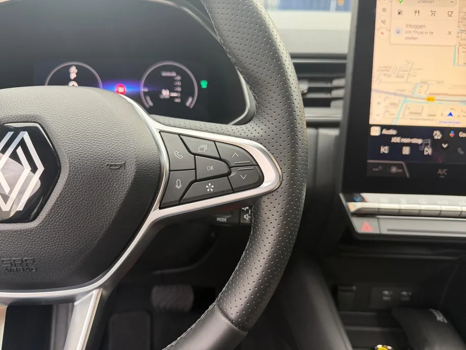 Renault Captur 1.6 E-Tech full hybrid 145 techno | Apple Carplay & Android Auto | Cruise & Climate Control | Camera | Parkeersensoren | LMV | Navigatie | 12 Maanden BOVAG Garantie