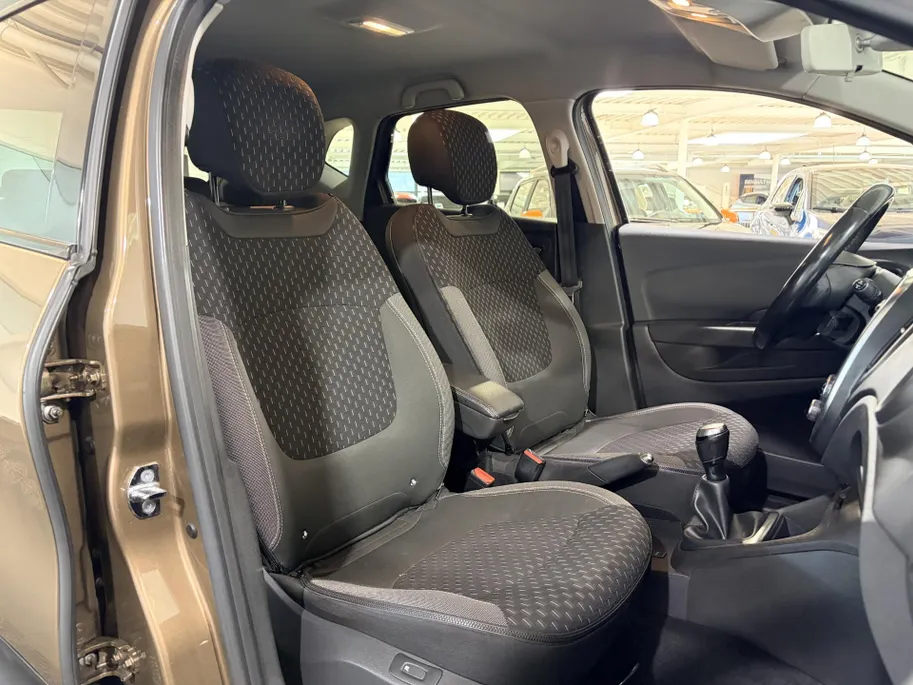 Renault Captur 90PK TCe Intens | All Season Banden | Armsteun | Navi | Camera | Parkeersensoren | Climate Control | Bluetooth | Lichtmetalen Velgen | Licht & Regen Sensor |