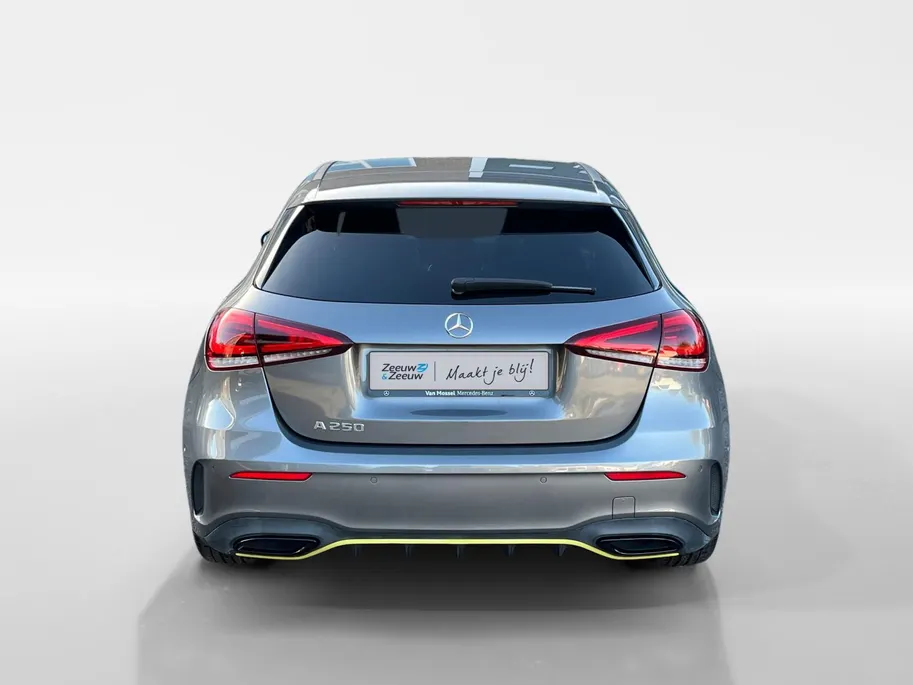 Mercedes-Benz A-Klasse 250 Premium Plus | AMG Pakket | Panoramadak | Achteruitrijcamera | Stoelverwarming | 12 maanden garantie! |