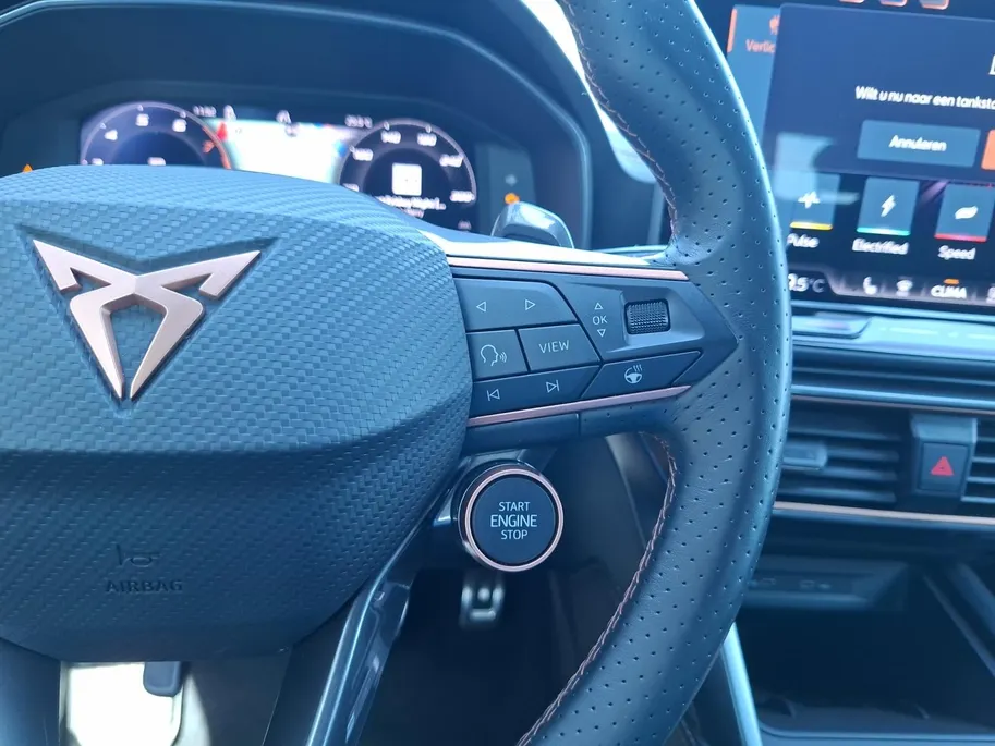 CUPRA Leon 1.5 TSI e-Hybrid PHEV Essential | 99% SOH| Led Koplampen | Apple/Android Carplay | Keyless | Half leder | Stoel/Stuurverwarming | Digital Cockpit | Fabrieksgarantie! |