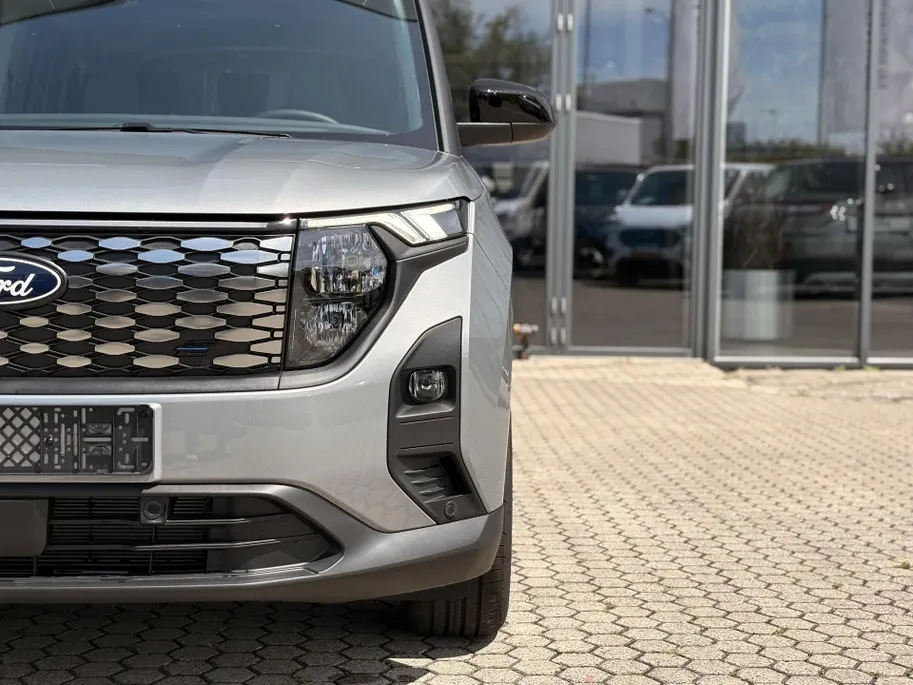 Ford Tourneo Courier EV 136pk | Trekhaak | Winter Pack