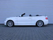 BMW 1 Serie Cabrio 118i Executive | M-Pakket | Stoelverwarming | 17' LM | Windscherm | Parkeersensor v+a | Trekhaak | Navi | Leer | Xenon | Clima |