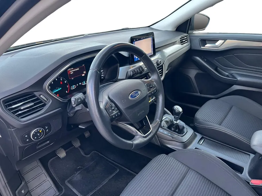 Ford Focus 1.0 EcoBoost Titanium Business | Navigatie | Apple carplay & Android auto | Winter pack | BLIS | Parkeersensoren voor en achter | Achteruitrijcamera | Trekhaak | Cruise control | Airco | Bovag garantie |