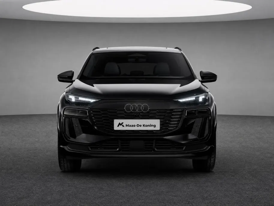 Audi Q6 e-tron S edition 83 kWh 252 PK · Adaptieve luchtvering · Glazen panoramadak · Trekhaak elek. wegklapbaar