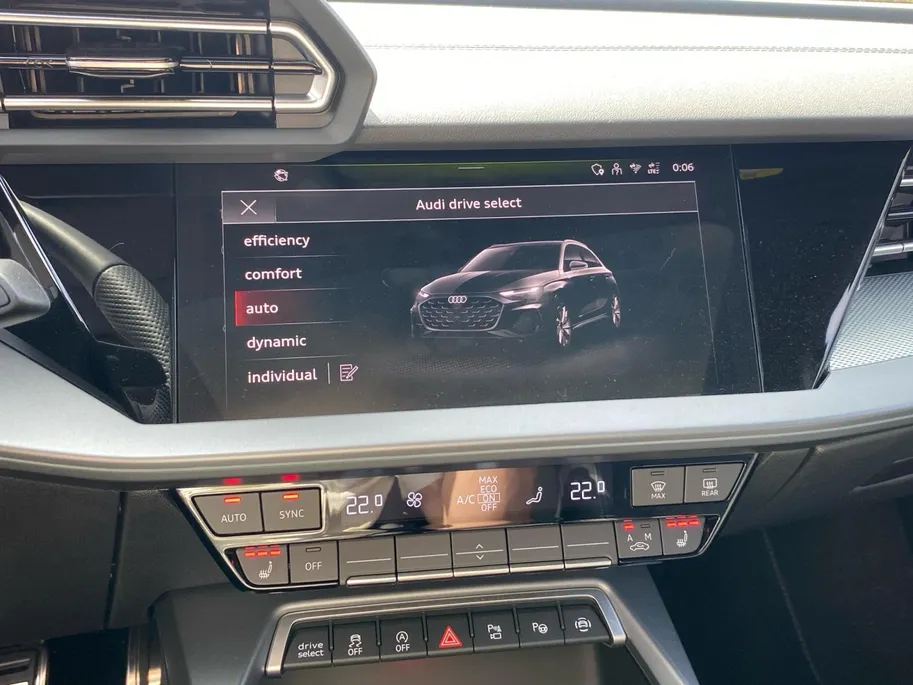 Audi A3 Sportback 35 TFSi mild-Hybrid S-Tronic aut. S Edition S Line Sportstoelen | Pano dak | SONOS Sound | Camera | Stoelverwarming | CarPlay | Cruise Control adapt. | Etc.