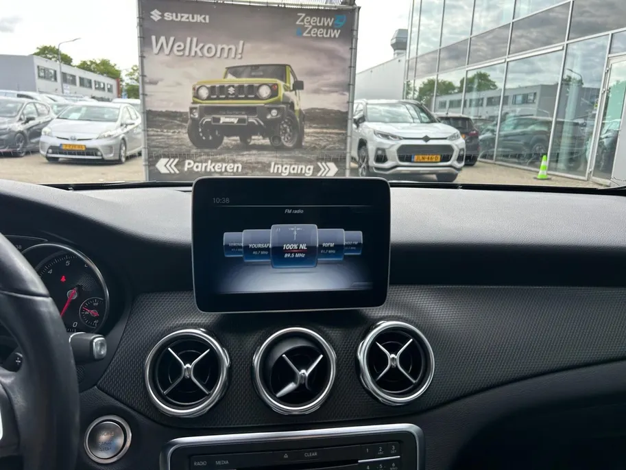 Mercedes-Benz GLA 180 Business Solution Limited | achteruitrijcamera | cruise control | start/stop systeem | Bluetooth telefoonvoorbereiding | schakelmogelijkheid aan stuurwiel |