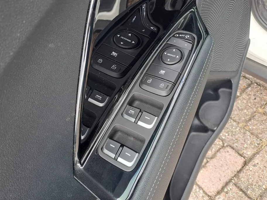 Kia Niro 1.6 GDi Hybrid DynamicPlusLine |  Schuif-kanteldak | Stuur en voorstoelen Verwarmd | Leer | Automaat | Camera  | Navi