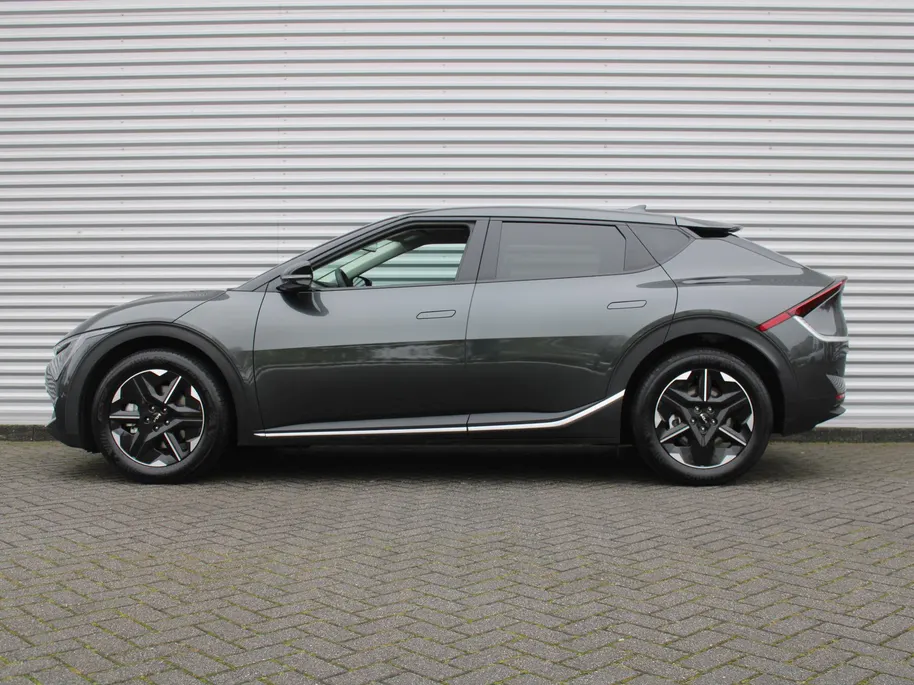 Kia EV6 Light Edition 63 kWh | Stuur-/stoelverwarming | Camera | 19' LM | LED | Adap. Cruise | Clima | Draadloze telefoonlader | 17% bijtelling |