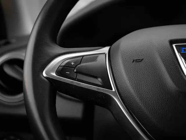 Dacia Sandero TCe 90 Easy-R Serie Limitee Royaal | automaat | airco | trekhaak | LM velgen