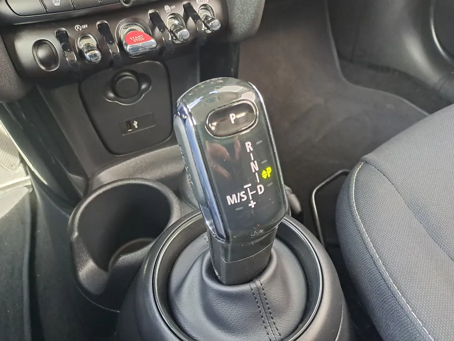 MINI 5-Deurs 1.5 Cooper Camden Edition | Navi | Sensoren | Cruise | DAB | Apple Carplay/Android Auto