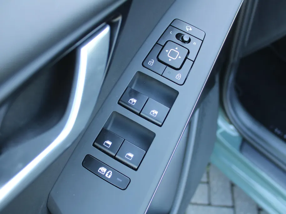 Kia Niro EV Air 64.8 kWh | Stuur-/stoelverwarming | Camera | Cruise adapt. | 17' LM | Elekt. stoelverstelling | Dodehoek detectie | LED | Clima |