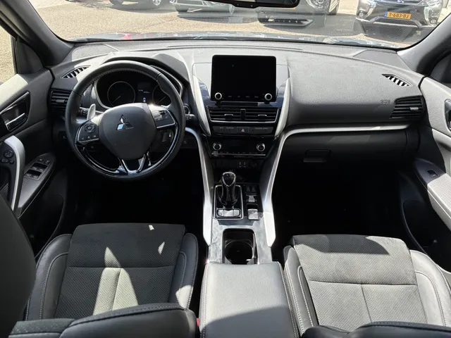 Mitsubishi Eclipse Cross 2.4i PHEV Intense+ | Trekhaak | Navigatie