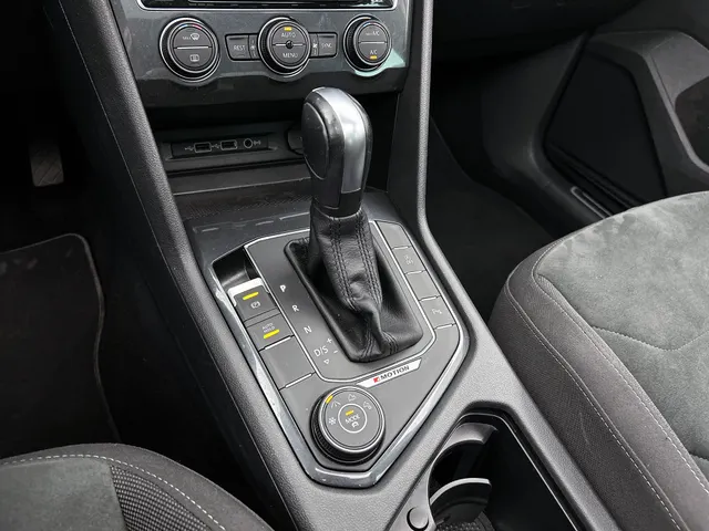 Volkswagen Tiguan 2.0 TSI 4Motion Highline Business R | PANORAMA | HEAD UP | ADAPTIVE | ELEKTR. A-KLEP | STOELVERW. | NAVI |