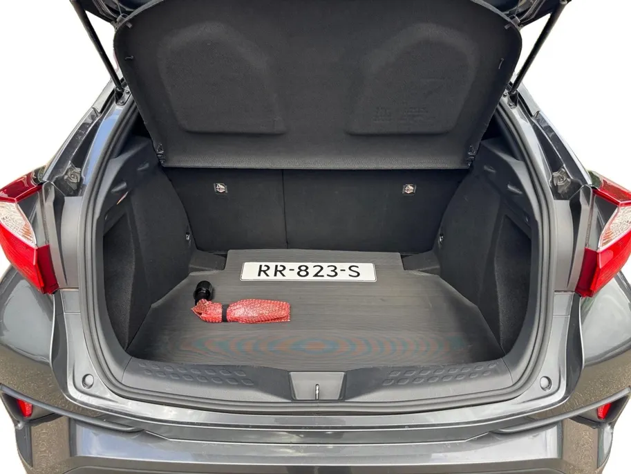 Toyota C-HR 1.8 Hybrid Executive | Climate control | Trekhaak | Keyless | Adaptive cruise control | Navigatie