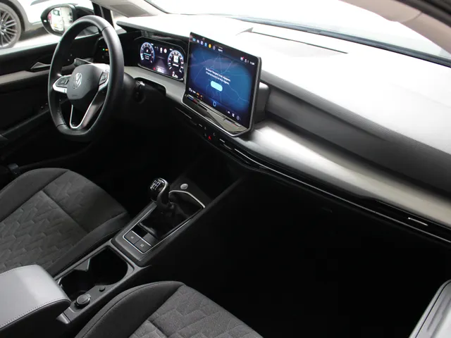 Volkswagen Golf 1.5 TSI Life Edition Apple Carplay | Climate Control | Parkeercamera | 4-seizoenenbanden
