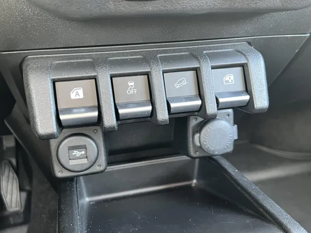 Suzuki Jimny 1.5 Stijl Automaat | Apple Carplay & Android Auto | Climate Control | Noppenbanden | 4 Zitplaatsen