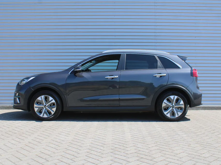 Kia e-Niro ExecutiveLine 64 kWh | Trekhaak | Warmtepomp | Stuur-/stoelverwarming + ventilatie | Leer | Camera | Stoelgeheugen | Dodehoek detectie | LED | 17' LM |
