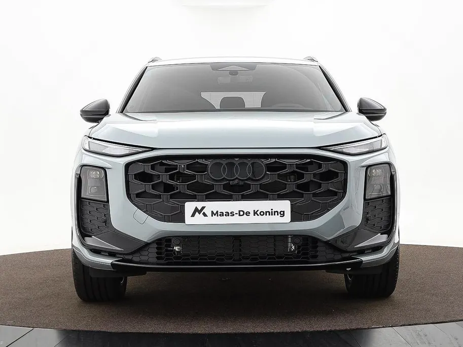 Audi Q3 1.5 200kW e-hybrid S edition 272 PK · Tech plus · Lederen bekleding · Trekhaak elek. wegklapbaar