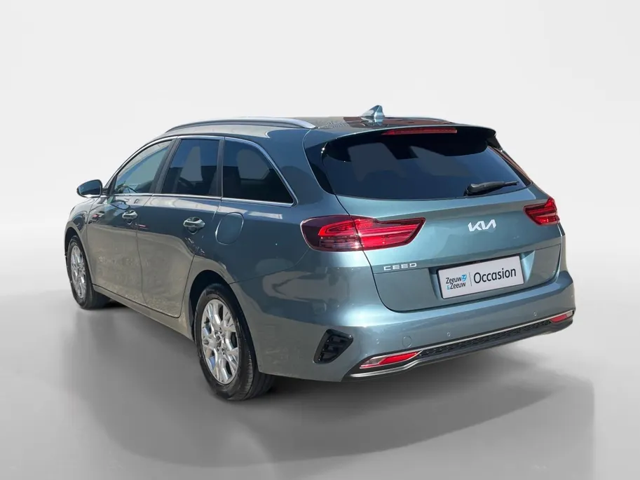 Kia Ceed Sportswagon 1.0 T-GDi DynamicPlusLine | Apple Carplay / Android Auto | Navigatiesysteem | Stoel + Stuurverwarming | Licht + Regensensor | Parkeersensoren Voor + Achter | Camera Achter | Elektrisch Bedienbare Achterklep | Cruise Control | Rijstrooksensor + Correctie