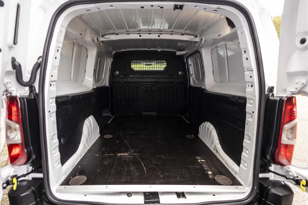 Peugeot Partner 1.5 BlueHDI Pro Long EX.BTW | Inclusief Imperial met ladderrol | All Season banden |