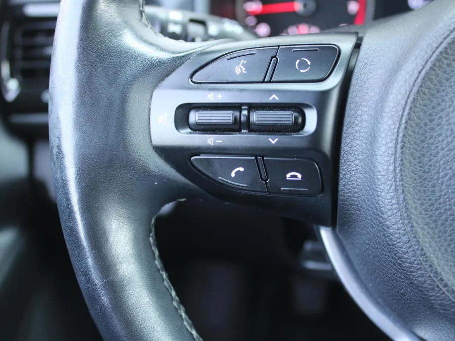 Kia Rio 1.0 TGDI ExecutiveLine | Trekhaak | Stuur-/stoelverwarming | Camera | Skai leer | 17' LM | Carplay | All seasons | Clima | Navi | Cruise |