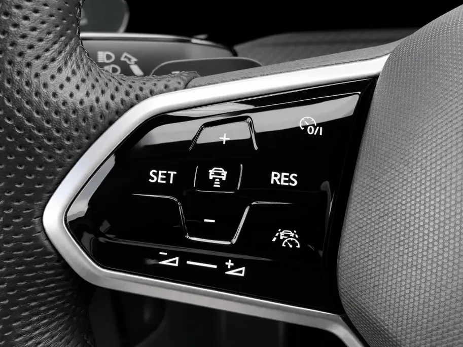 Volkswagen Golf Variant 1.5eTSI/130PK R-Line · Navigatie · Apple/Android Car Play · Camera + Parkeersensoren · Stoelverwarming ·  Garantie t/m 12-01-2028 of 100.000km