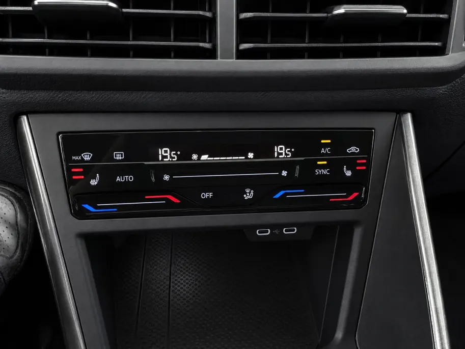 Volkswagen Polo 1.0 TSI 110pk DSG Style · Camera · Apple/Android Car Play · Navigatie · P-Sensoren · Stoelverwarming · 17'' Inch ·