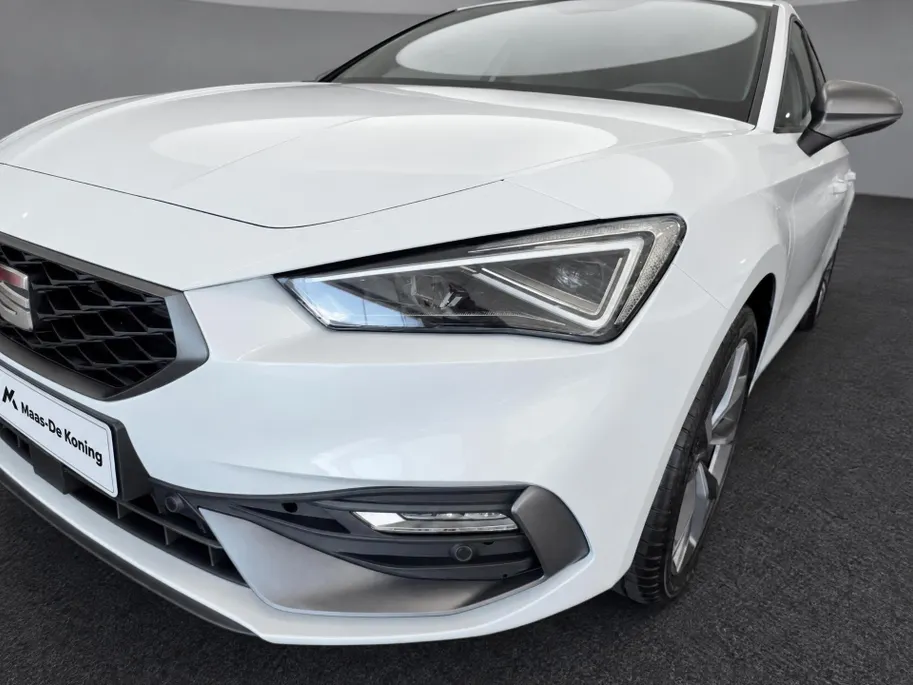 SEAT Leon FR Business 1.5 TSI eHybrid 150 kW / 204 PK Hatchb | 18 Inch | Matrix LED | Trekhaak | 5000,- HERWAARDERING!!!