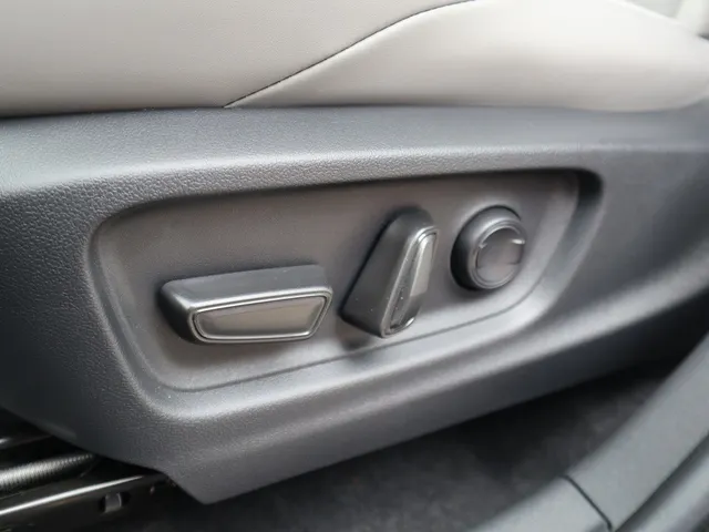 Toyota C-HR+ Executive AWD 77 kWh | Executive Plus Pack |