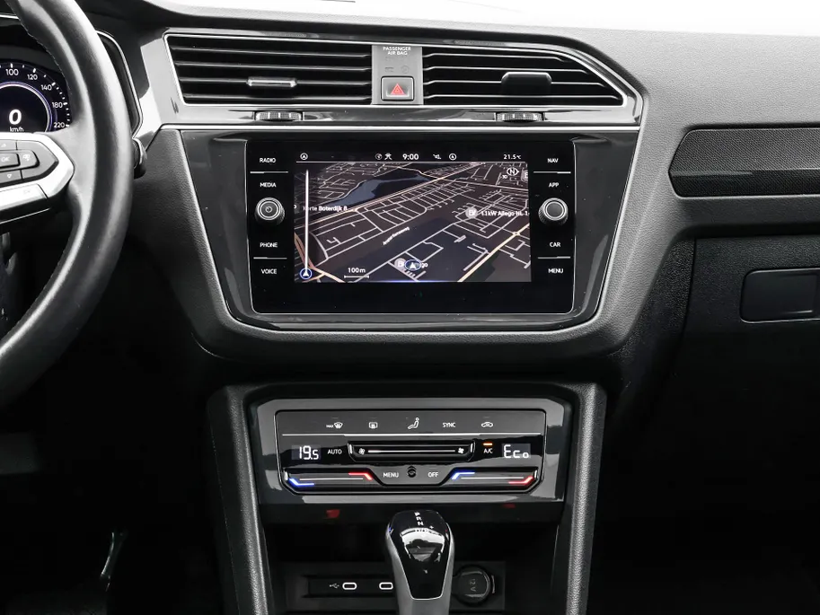Volkswagen Tiguan 1.4 TSI 245pk eHybrid Elegance · Panoramadak · Camera · P-Sensoren · Dodehoek Detectie · 19'' Inch ·