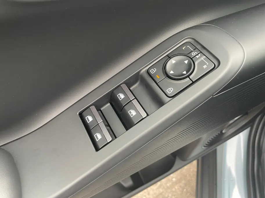 Hyundai IONIQ 3 Vision 61 kWh | NIEUW MODEL | | Demo auto | Warmtepomp | Navigatie | Stuur-/ Stoelverwarming | Apple Carplay/ Android Auto |